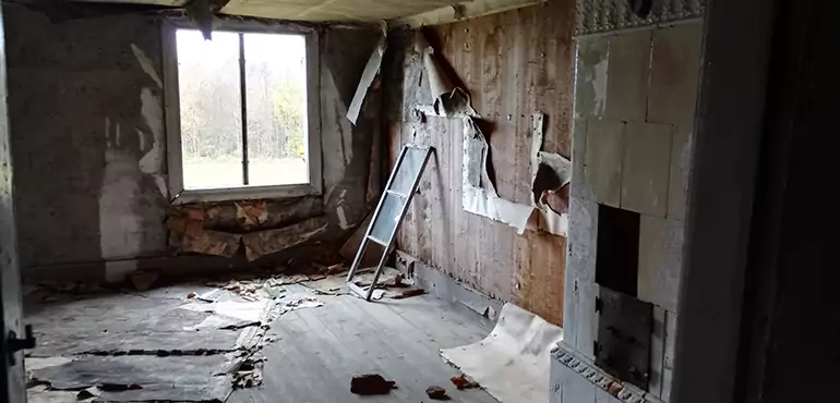 Why Selling a Distressed House Through Traditional Methods Fails in Torrance